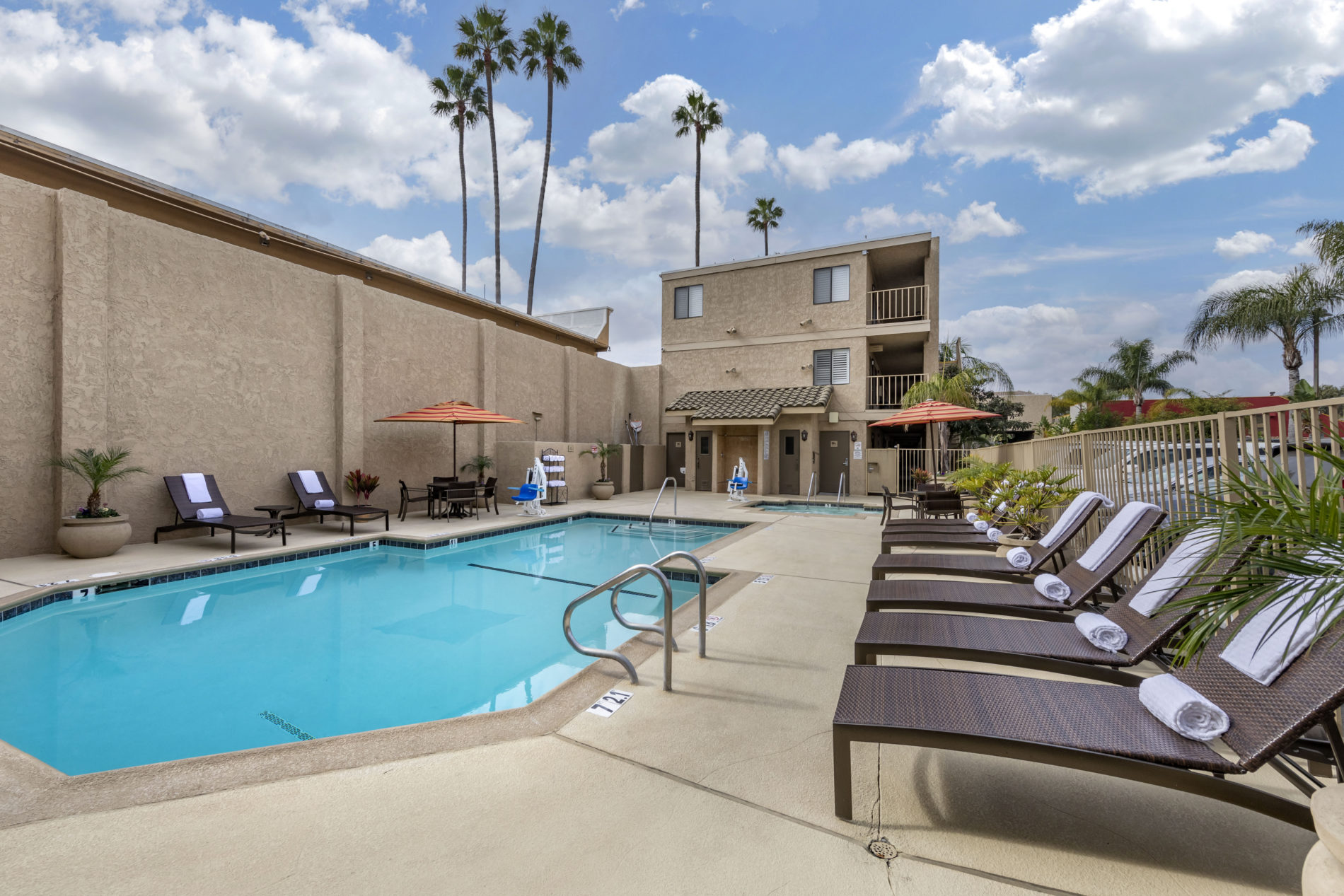 Photo Gallery - BEST WESTERN PLUS Anaheim Inn